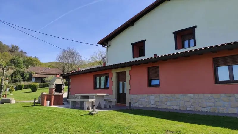 La casa de A.Berri con su jardín, en Getaria